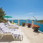 Amavi * Vinišće