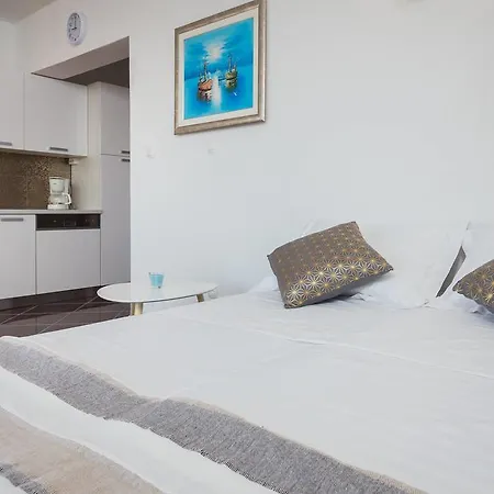 Amavi Apartmán *