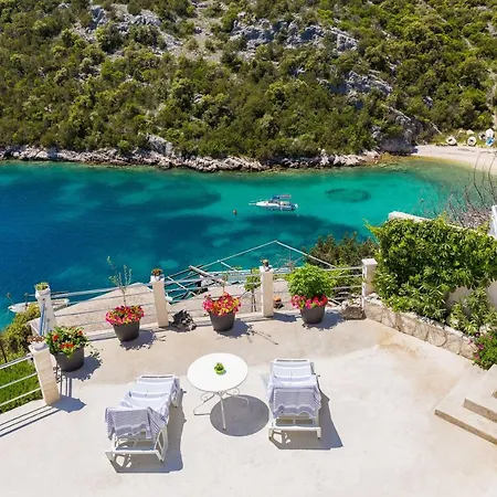 Amavi Lägenhet Vinišće